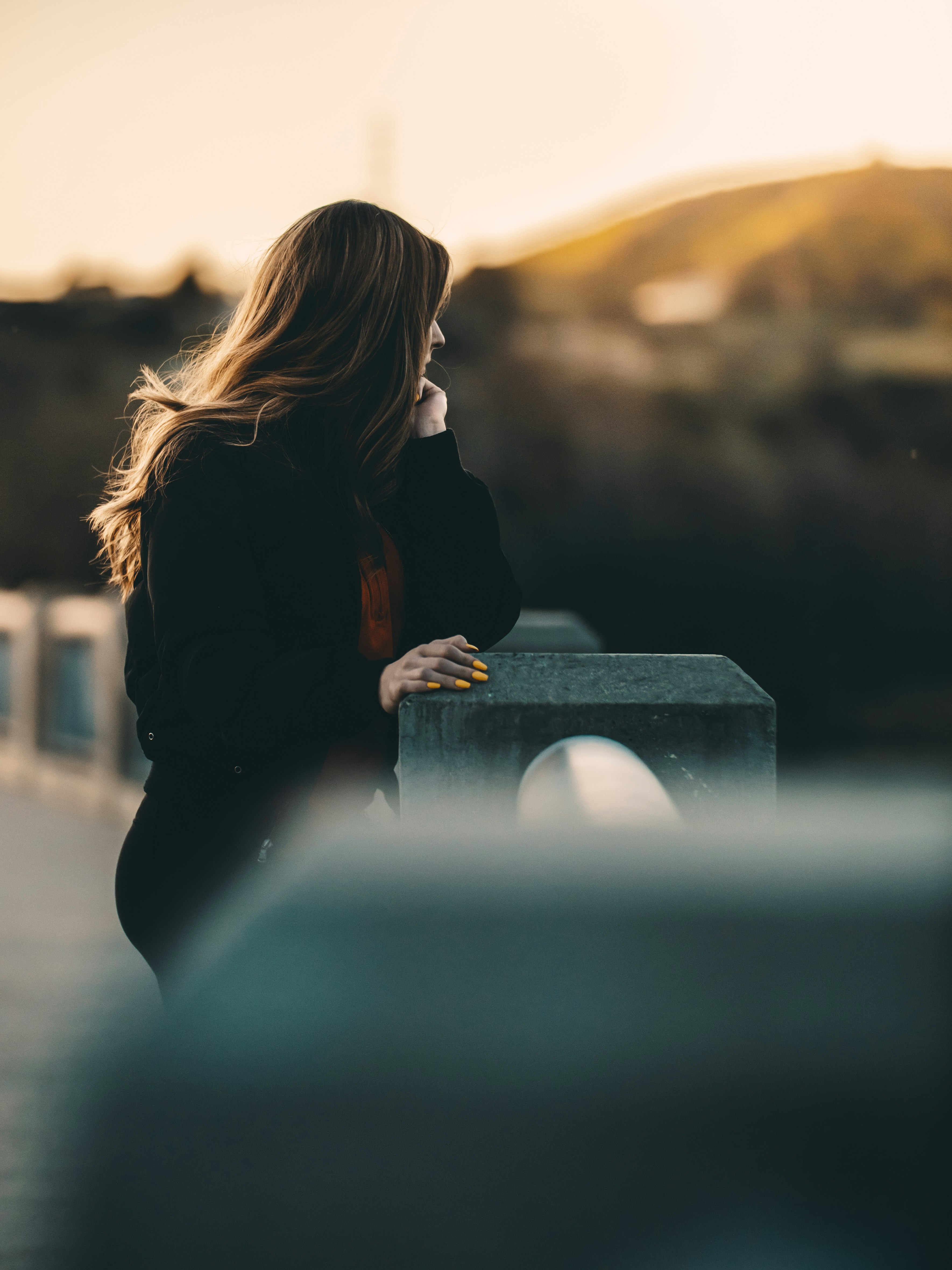 woman standing and looking her left side